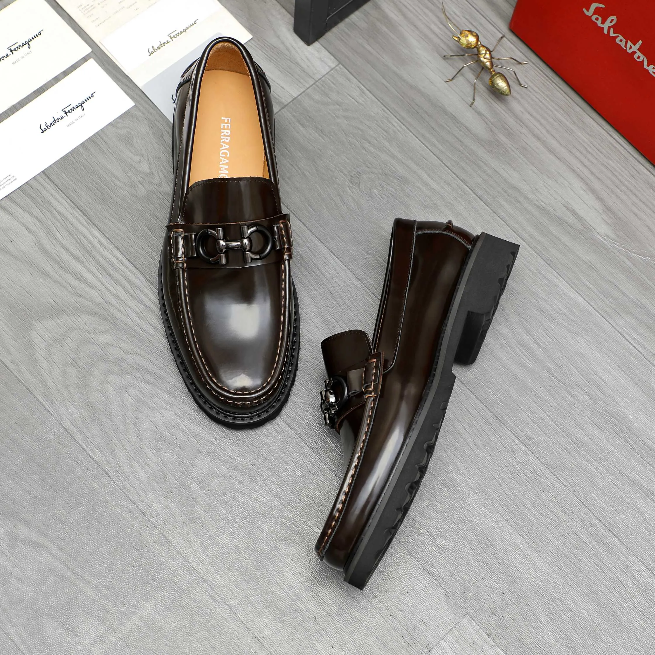 Men's shoes 💰442 Product trademark: Ferragamo "Ferragamo" business formal leather shoes Regular size: 38-46 (45.46 custom-made and non-returnable) Product materials: Selected pearlescent cowhide upper, cowhide lining, non-slip rubber outsole